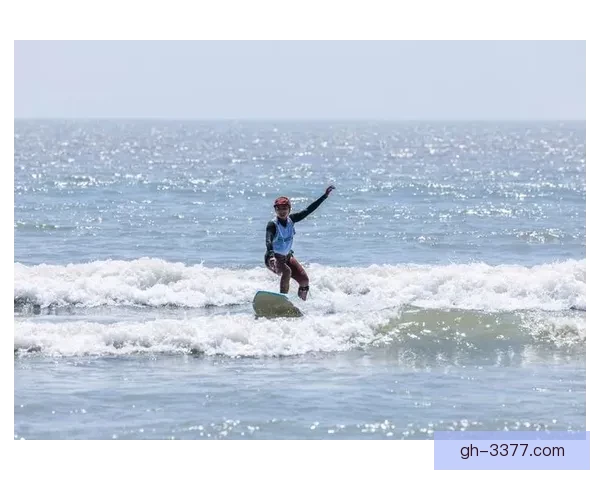 极速风暴：挑战掀起冲浪公开赛盛宴