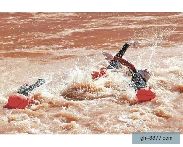 极限挑战！拼尽全力，冲浪赛场争锋！